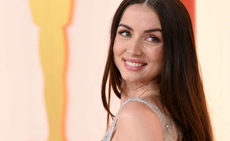 El look de Ana de Armas en los premios Oscar 2023: así ha derrochado sencillez y elegancia en la alfombra roja