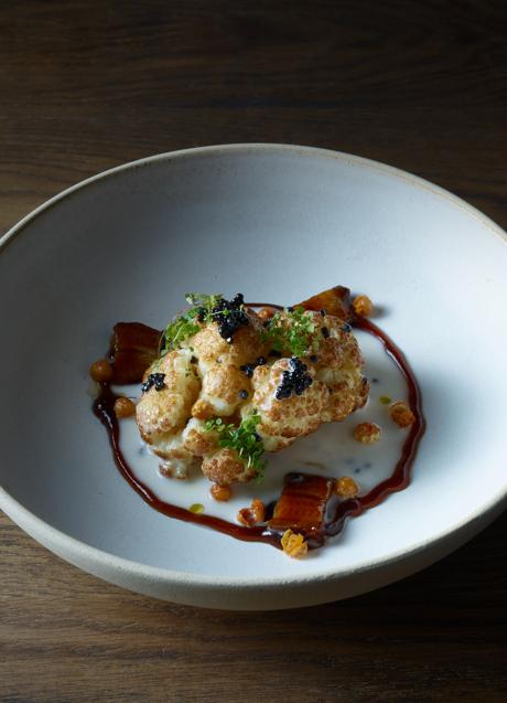 Co-coliflor con caviar y anguila «mexi-yaki»de Abya. /José Salto/Abya