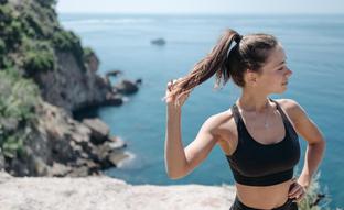 La silla del capitán, la máquina de gimnasio que te ayuda a marcar abdominales y a reducir tripa a partir de los 40