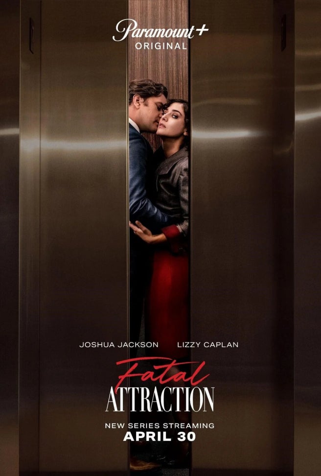 Lizzy Caplan y Joshua Jackson en el póster de la serie Atracción fatal. 