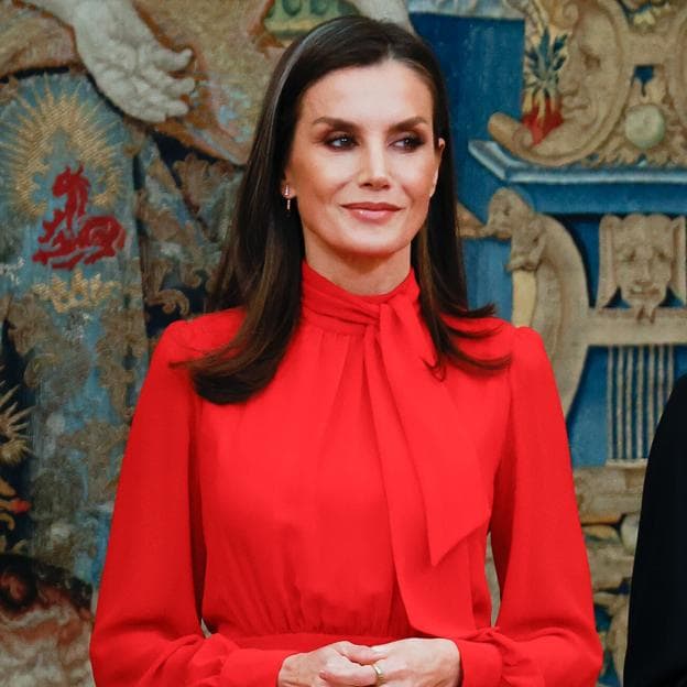 Diez Lustre Gracioso look parisino: La reina Letizia estrena el vestido rojo que adoran las  francesas: así es su truco de estilo favorito para ser la más elegante |  Mujer Hoy