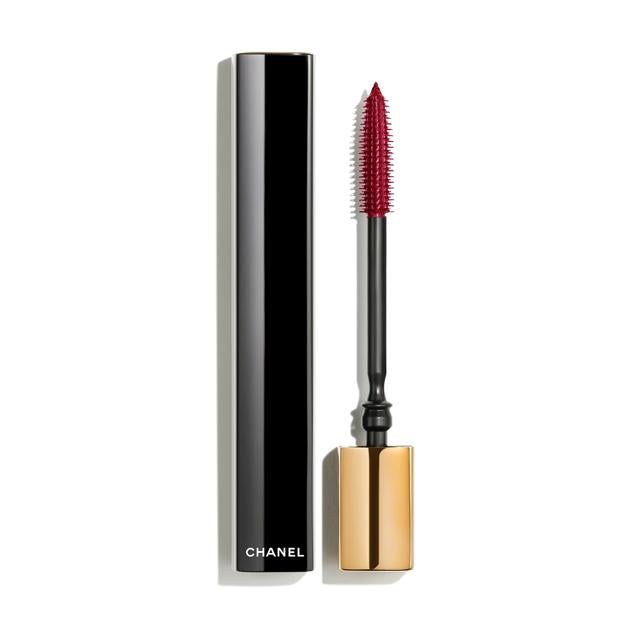 Máscara de pestañas Noir Allure en el tono 17 Rouge Grenat de Chanel. 