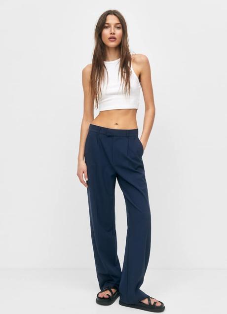 Pantalón de vestir de Pull & Bear (25,99 euros)