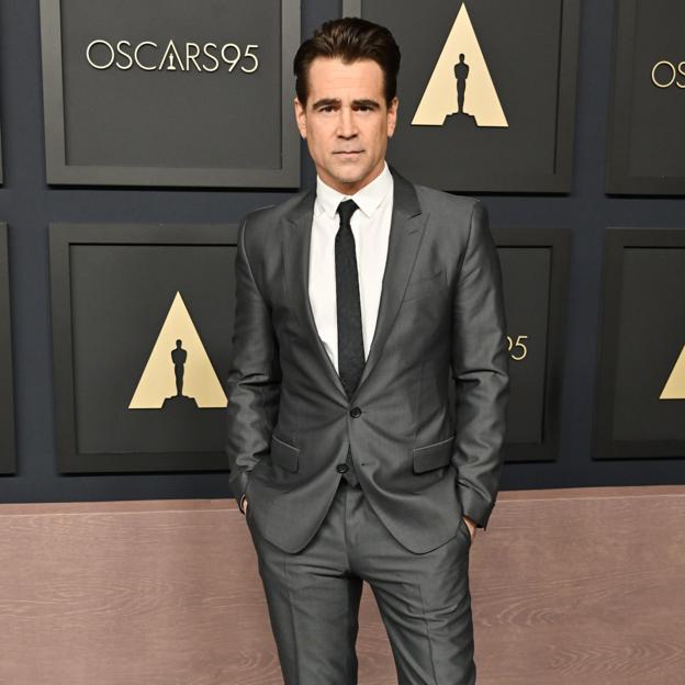 Colin Farrell en la alfombra roja de los Oscar.