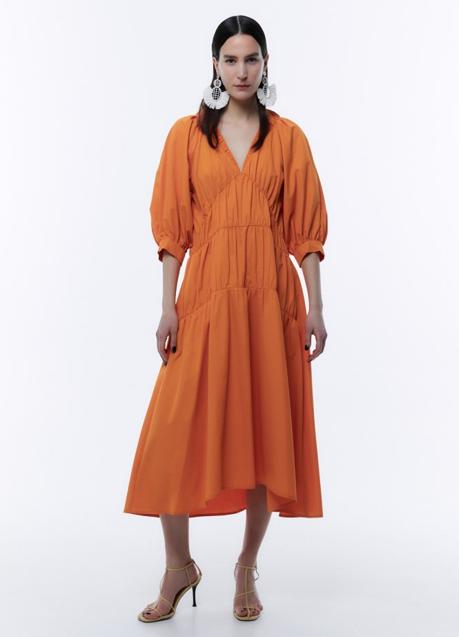 Vestido naranja de Sfera (39,99 euros)