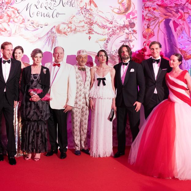 Carolina de Mónaco, Carlota Casiraghi, Alexandra de Hannover y otros invitados del Balile de la Rosa de 2022.