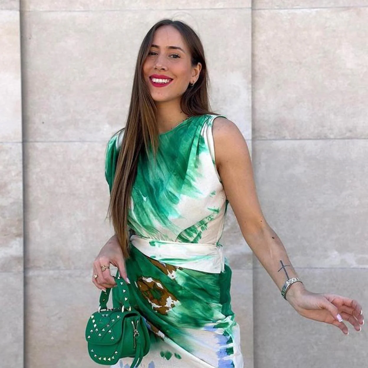 Zara vuelve a deslumbrarnos este vestido de patchwork multicolor con el que arrasar en | Mujer Hoy