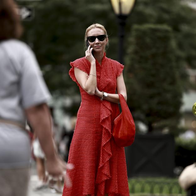 Este es el vestido rojo baratísimo de Primark que pueden llevar madre e hija por lo bien que sienta