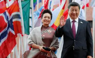 Por qué la primera dama china es mucho más famosa que su marido, Xi Jinping: cantante de ópera, icono de moda y general del ejército