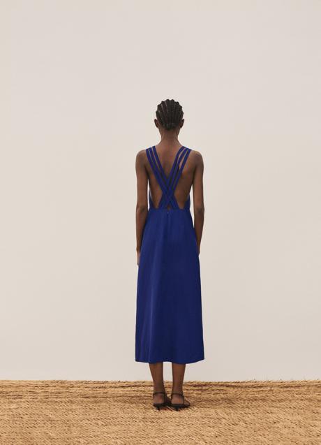 Vestido con la espalda cruzada de Massimo Dutti (89,99 euros)