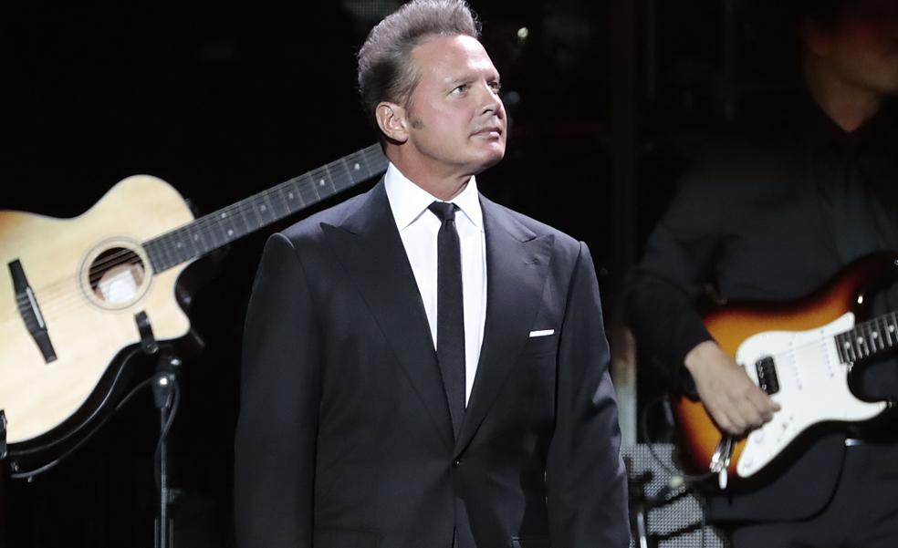 Los mejores looks de Luis Miguel con los que ha conquistado a Paloma Cuevas: trajes elegantes, camisas originales y otros complementos