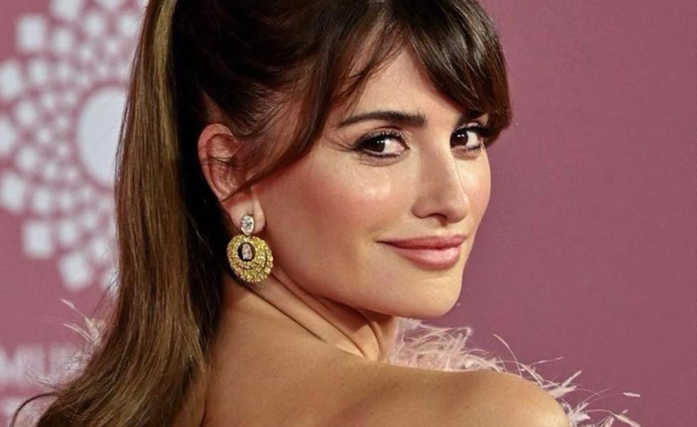 Todo el mundo está hablando del espectacular look de alfombra roja de Penélope Cruz en la India (y no es un Chanel)