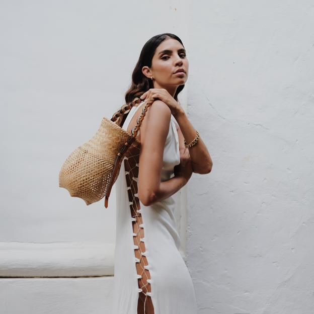 Cómo conseguir el armario perfecto a los 50: las prendas que no pueden faltar según las expertas