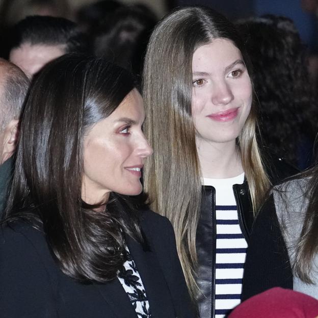 Zapatillas de Reebok y chaqueta de cuero: la infanta Sofía ha llevado el mejor look de la visita de los reyes a Chinchón