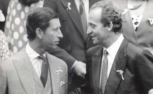 Don Juan Carlos vuelve a Europa para ir a Sanxenxo y comer con Carlos III: así es su compleja relación con el rey de Inglaterra