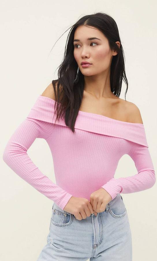 Las camisetas con escote barco que más se llevan para ir a la última, elegante y estilizada sin esfuerzo