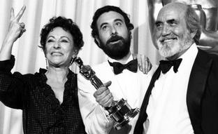 Recordamos con José Luis Garci su triunfo en los Oscar hace 40 años: bromas con Spielberg, en el baño con Paul Newman y un grito para la historia