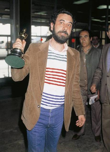 José Luis Garci, con su Oscar a la llegada a Madrid.