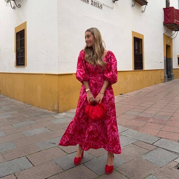 Todas quieren el bonito vestido de Sfera más favorecedor que te pondrás para todo en primavera-verano