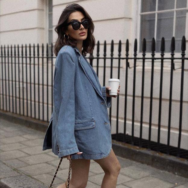 Ana de Armas triunfa con un look con chaqueta vaquera: así ha versionado el estilo de Friends