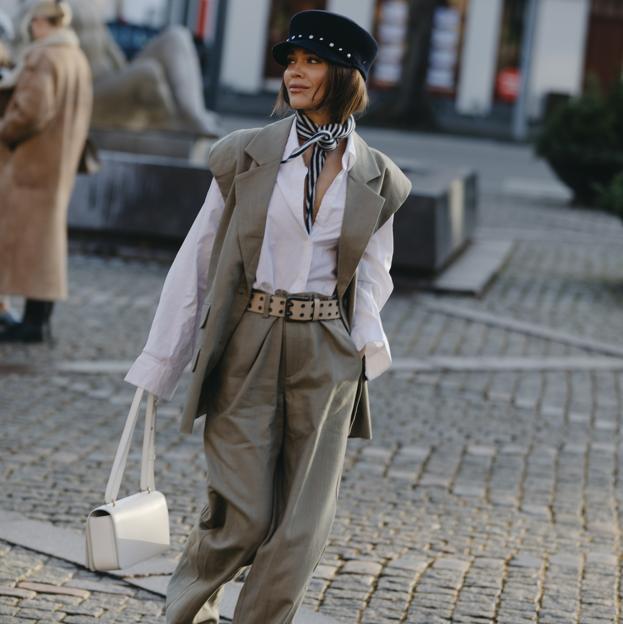 Sfera tiene el chaleco largo bordado que hará impresionantes tus looks de primavera