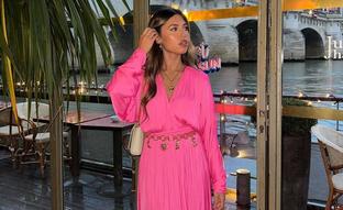 ¡Alerta tendencia! El maxi vestido fucsia que más favorece a precio low cost que no paran de llevar las influencers