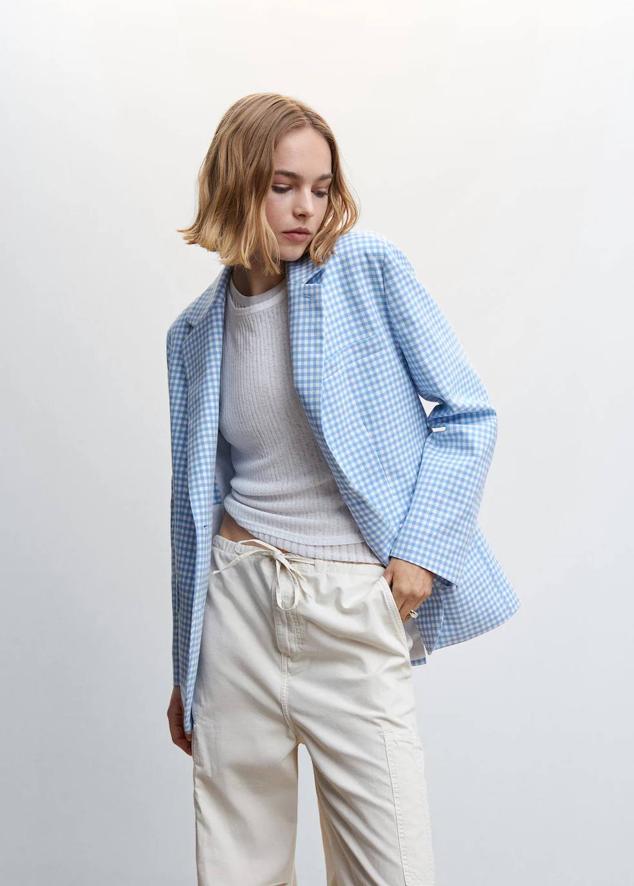 Blazers, vestidos, faldas: las bonitas prendas con estampado de vichy que más rejuvenecen en primavera