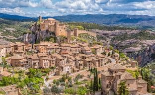Los 20 pueblos más bonitos de España: calles medievales, parques naturales y la capital del jamón ibérico