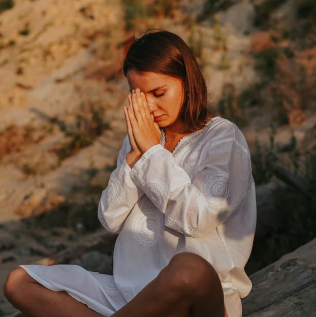 Mujer meditando