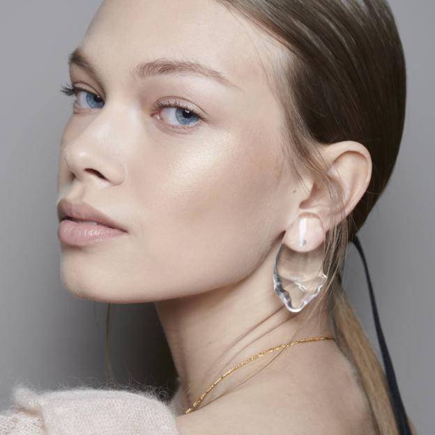 Estas blusas plisadas son ideales para cualquier fondo cápsula: sientan bien y combinan con todo