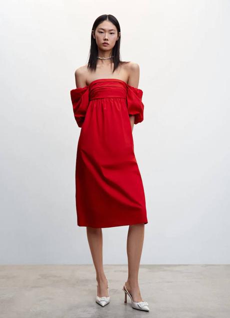 Vestido midi rojo con escote palabra de honor