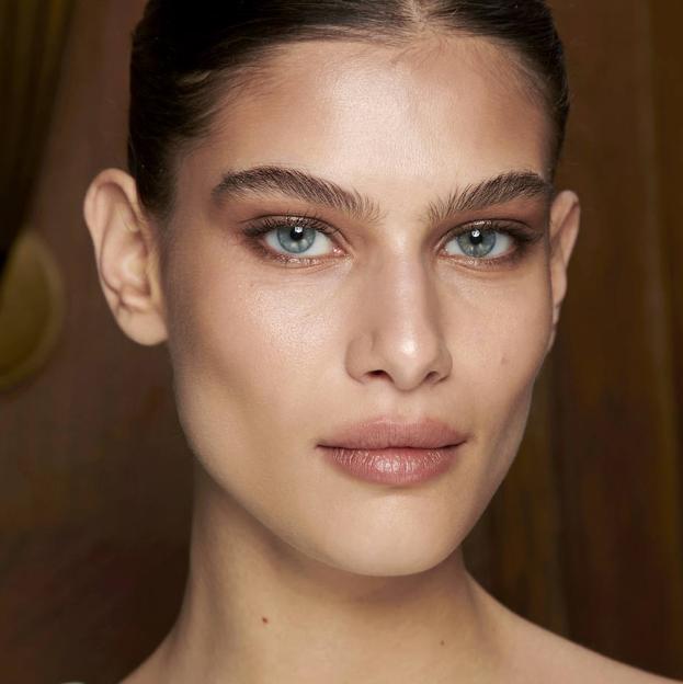 Estos son los geles para cejas que dejan un efecto microblanding aprobados por expertas beauty