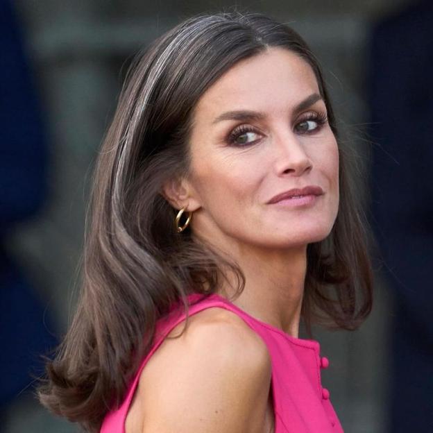 Los pendientes de aro sencillos y dorados que adora la reina Letizia y que podrás regalar a tu madre