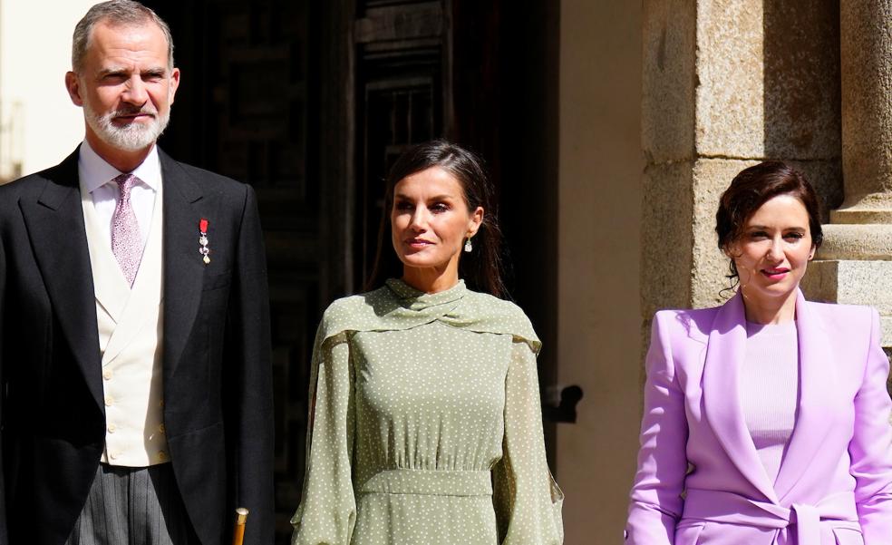 Isabel Díaz Ayuso repite conjunto de traje en lavanda (y acierta de manera elegantísima) en los Premios Cervantes