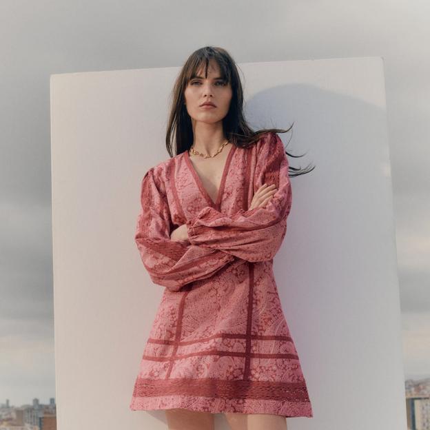 Las novedades de Mango: vestidos preciosos, zapatos para el buen tiempo y camisas blancas románticas