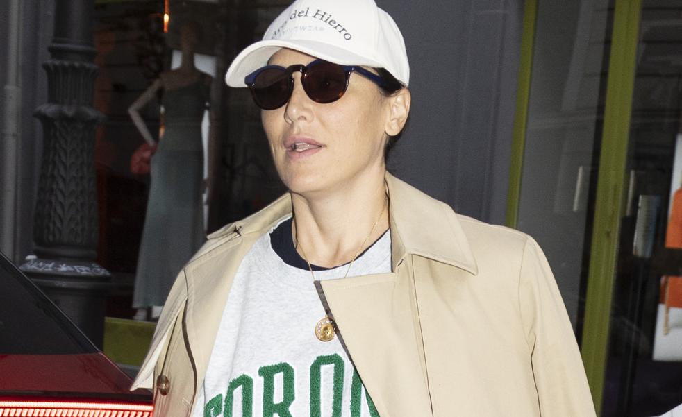 El look de Tamara Falcó tras la fiesta de la pedida que no esperábamos: chándal con sudadera de H&M