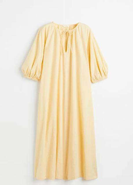 Vestido amplio amarillo de H&M, 34,99€.