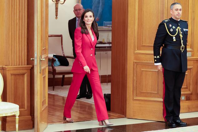 El traje rosa de la reina Letizia