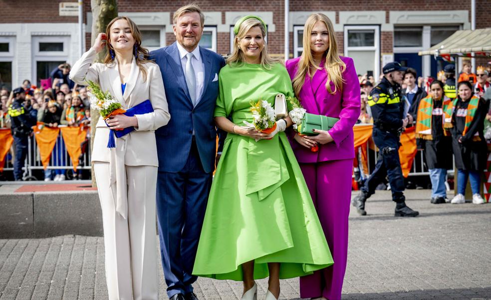 Así han celebrado Máxima y Guillermo de Holanda el Día del rey: looks coloridos, una notable ausencia y (mucho) Mambo