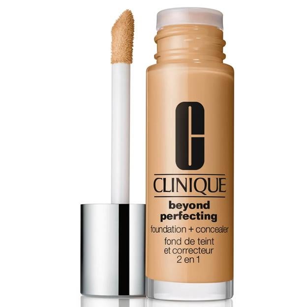 Basee de maquillaje y corrector Beyond Perfecting de Clinique (38 euros).