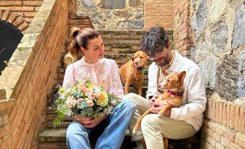 Este es el look versátil con camisa con bordados y vaqueros de Alejandra de Rojas, la aristócrata más buscada del momento