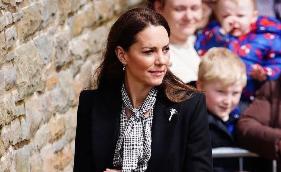 Así es la versión barata de Zara del bolso 'robado' de Kate Middleton por un simpático bebé