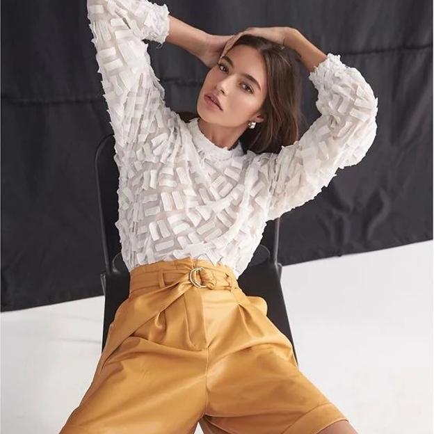 Los siete looks de Rocio Crusset para cada día de la semana: trajes blancos, accesorios elegantes y vestidos preciosos