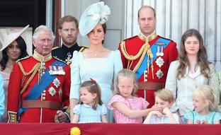 El príncipe Harry la lía otra vez a solo unas horas de la Coronación: las gravísimas acusaciones del duque de Sussex contra Carlos III y Guillermo de Gales