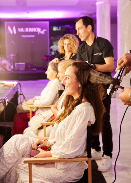 Las asistentes probaron las nuevas planchas STEAMPOD de L'Oréal.