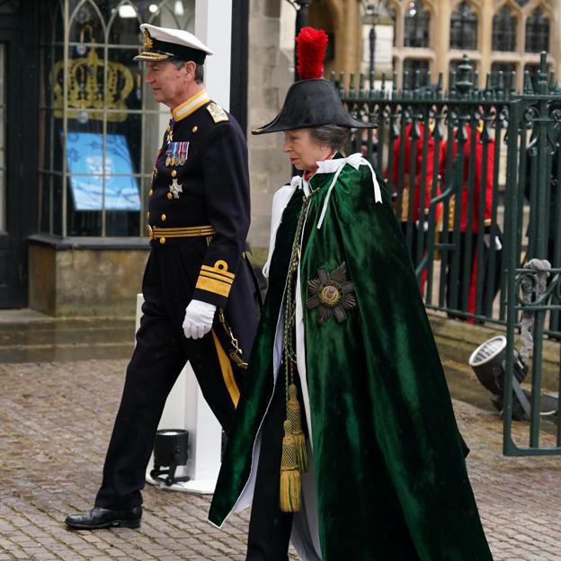 El look de la princesa Ana con pantalones en la Coronación de Carlos III: todos los detalles de su uniforme royal