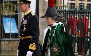 El look de la princesa Ana con pantalones en la Coronación de Carlos III: todos los detalles de su uniforme royal