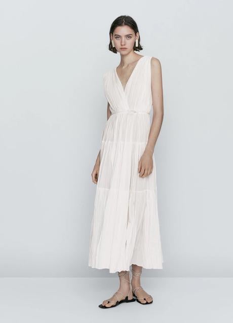 Vestido blanco de Massimo Dutti (89,95 euros)