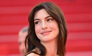 Los siete looks de Anne Hathaway que tienes que copiar este verano: los trajes más elegantes, los vestidos más bonitos y los accesorios que combinan con todo tu armario