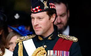 Quién es Jonathan Thomson, el hombre más guapo de la coronación de Carlos III que parece sacado de los Bridgerton (y ha paralizado las redes sociales)